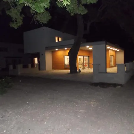 Podivin Apartmany Miromar מראה חיצוני תמונה