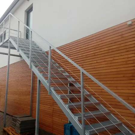 Podivin Apartmany Miromar מראה חיצוני תמונה