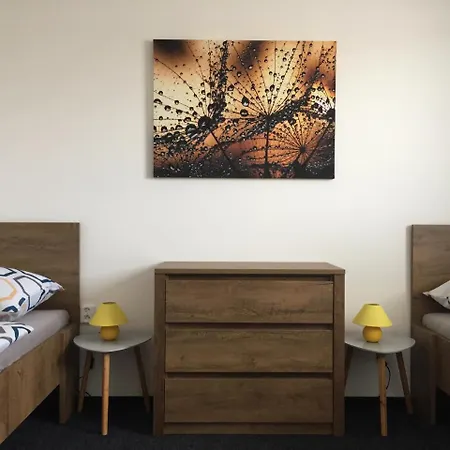 Podivin Apartmany Miromar מראה חיצוני תמונה