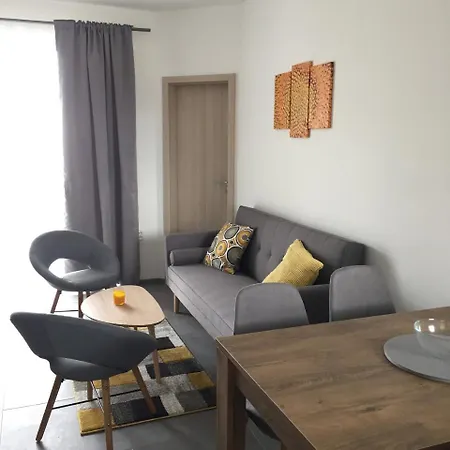 Podivin Apartmany Miromar מראה חיצוני תמונה
