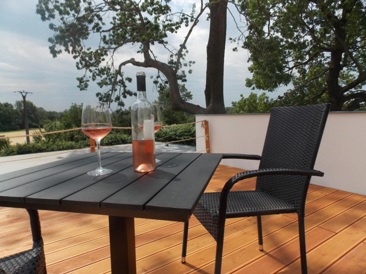 Miromar Apartment *