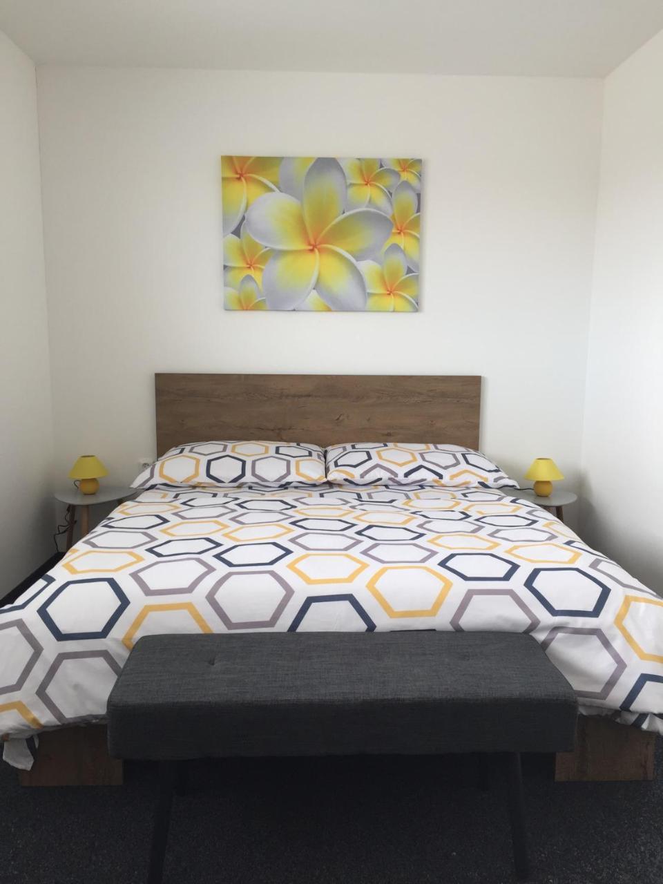 Miromar Apartment *